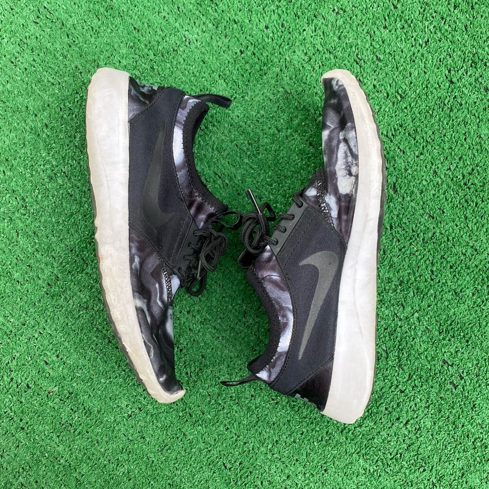 Nike Women’s Juvenate